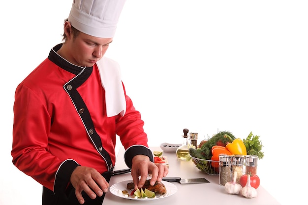 Kucharz przygotowujący posiłek